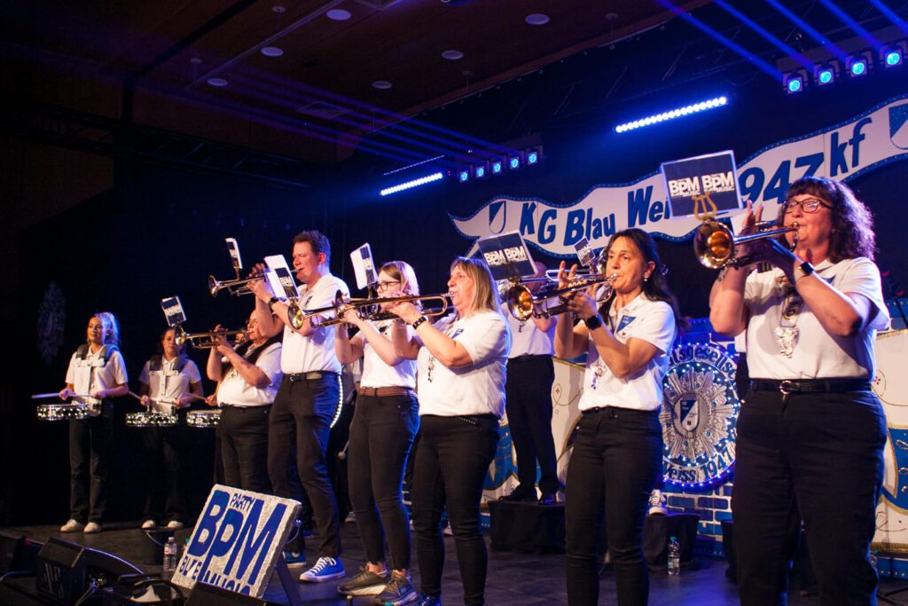Die BPM Brass-Band spielt gemeinsam bei einer Veranstaltung
